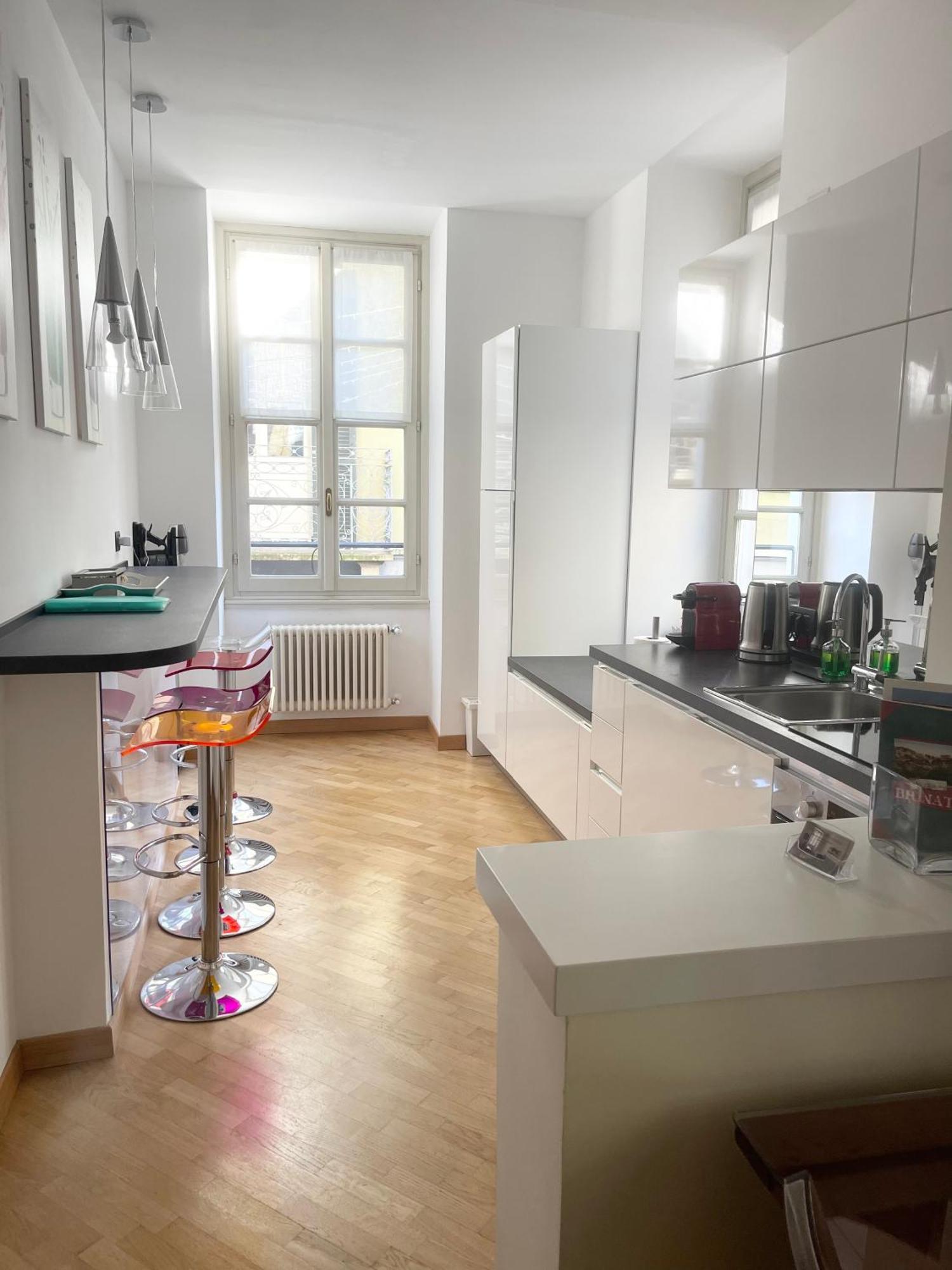Charming Como - Apartment Downtown In The Pedestrian Area With 2 Double Bedrooms And 2 Complete Bathrooms A Spacious Living Room And Full Equipped Kitchen Dış mekan fotoğraf