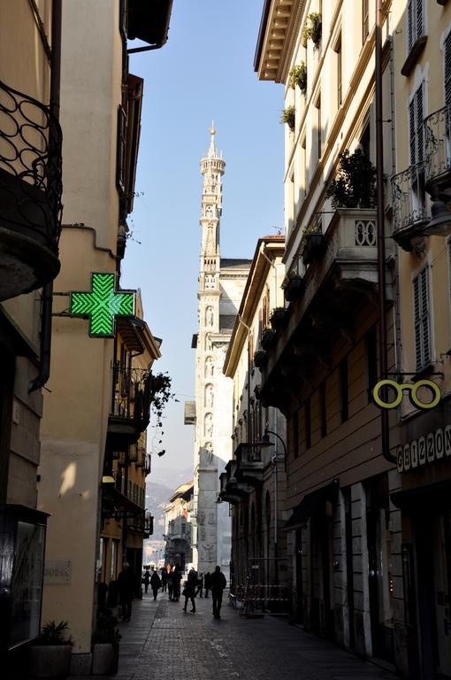 Charming Como - Apartment Downtown In The Pedestrian Area With 2 Double Bedrooms And 2 Complete Bathrooms A Spacious Living Room And Full Equipped Kitchen Dış mekan fotoğraf