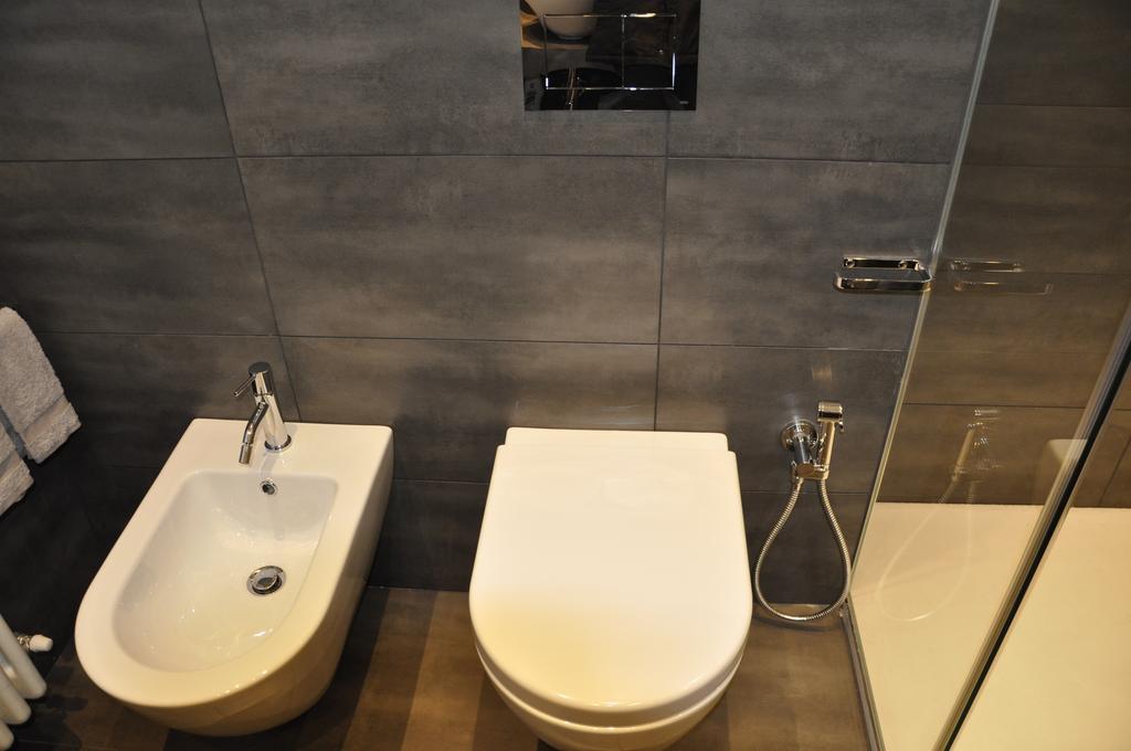 Charming Como - Apartment Downtown In The Pedestrian Area With 2 Double Bedrooms And 2 Complete Bathrooms A Spacious Living Room And Full Equipped Kitchen Dış mekan fotoğraf