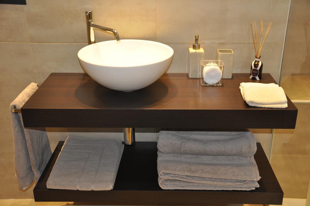 Charming Como - Apartment Downtown In The Pedestrian Area With 2 Double Bedrooms And 2 Complete Bathrooms A Spacious Living Room And Full Equipped Kitchen Dış mekan fotoğraf