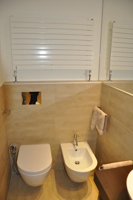 Charming Como - Apartment Downtown In The Pedestrian Area With 2 Double Bedrooms And 2 Complete Bathrooms A Spacious Living Room And Full Equipped Kitchen Dış mekan fotoğraf